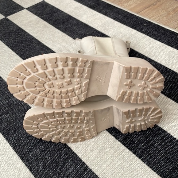 Steve Madden Cream Boots - Picture 2 of 4